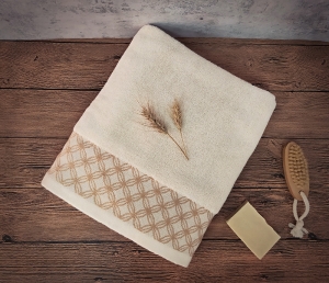 “Interlocking” bath towel